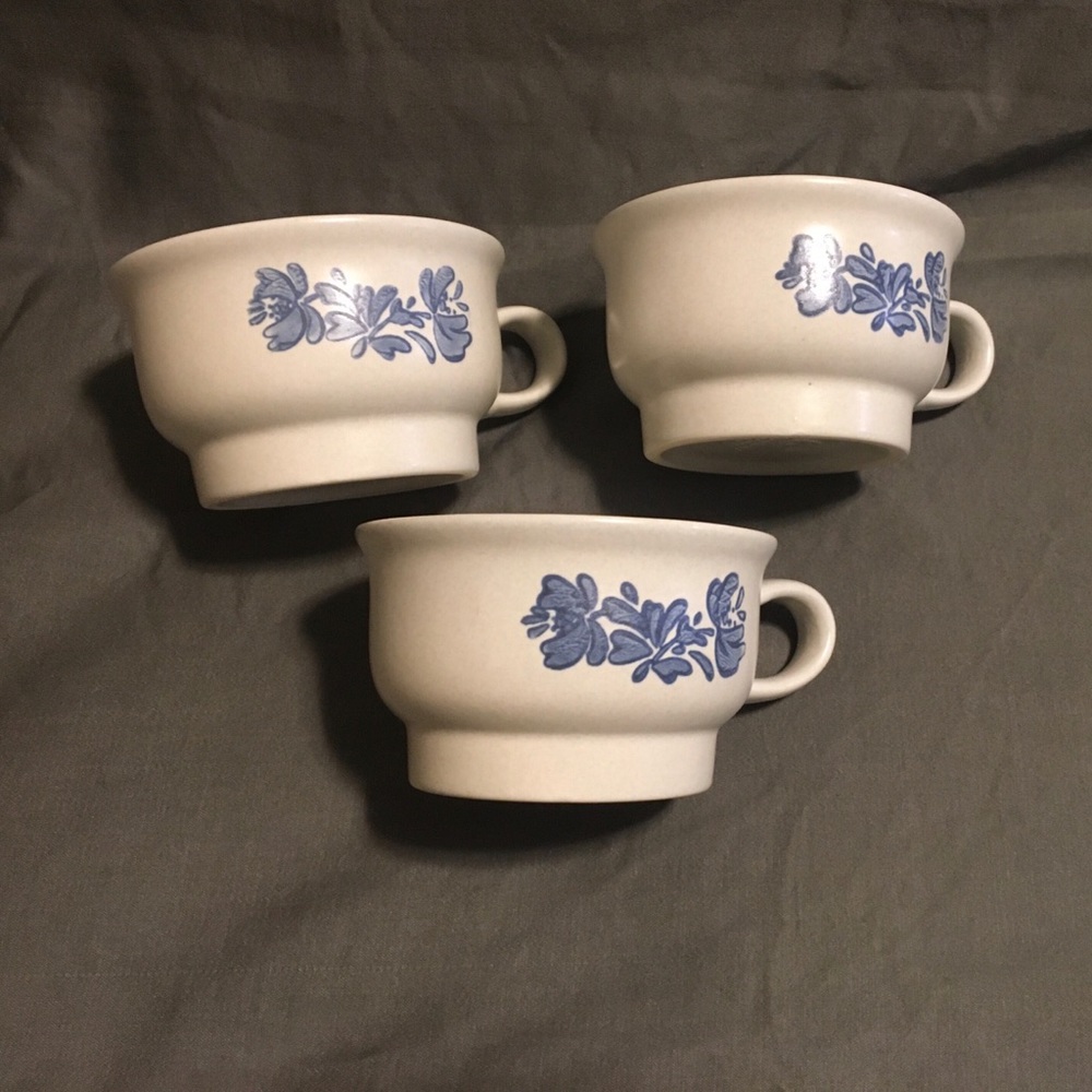Vtg Pfaltzgraff ‘Yorktowne’ Stoneware Mugs